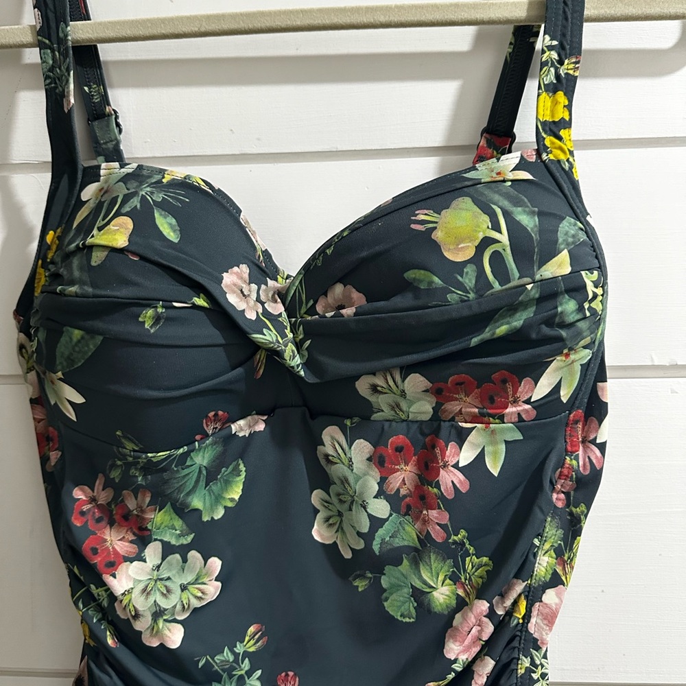 Nip Tuck One Piece Swimsuit Size 8 Multicup Green… - image 5